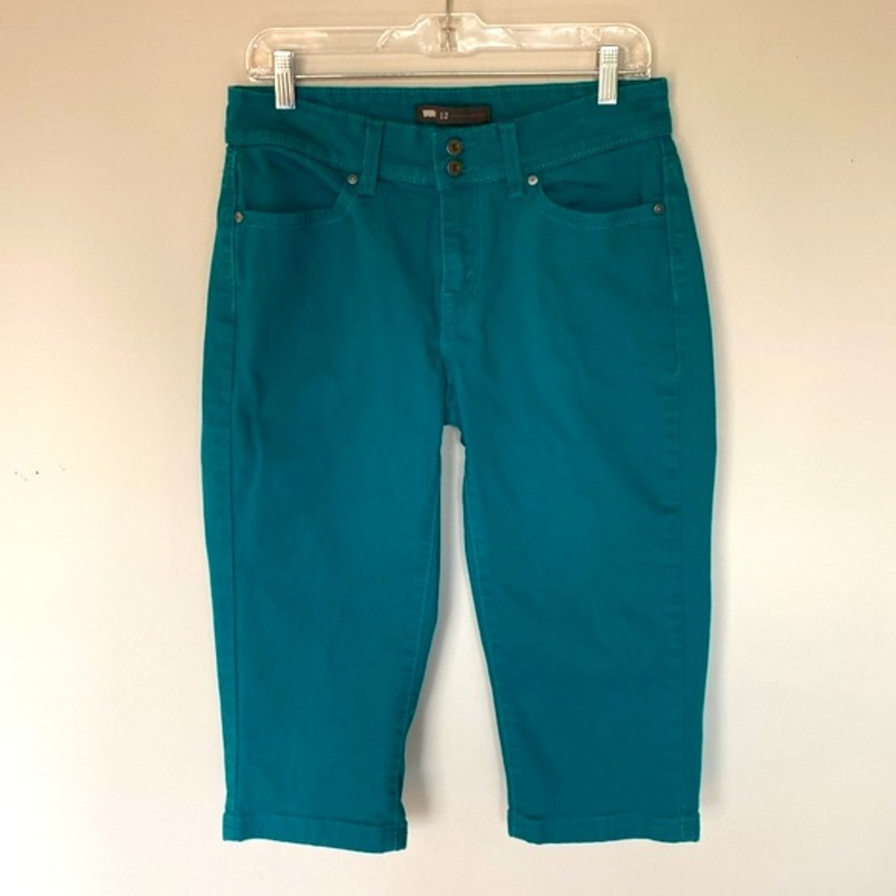 Levi Strauss emerald green size 12, green capris, excellent condition